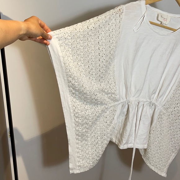 Two by Vince Camuto Flowy Batwing Top - Picture 4 of 9